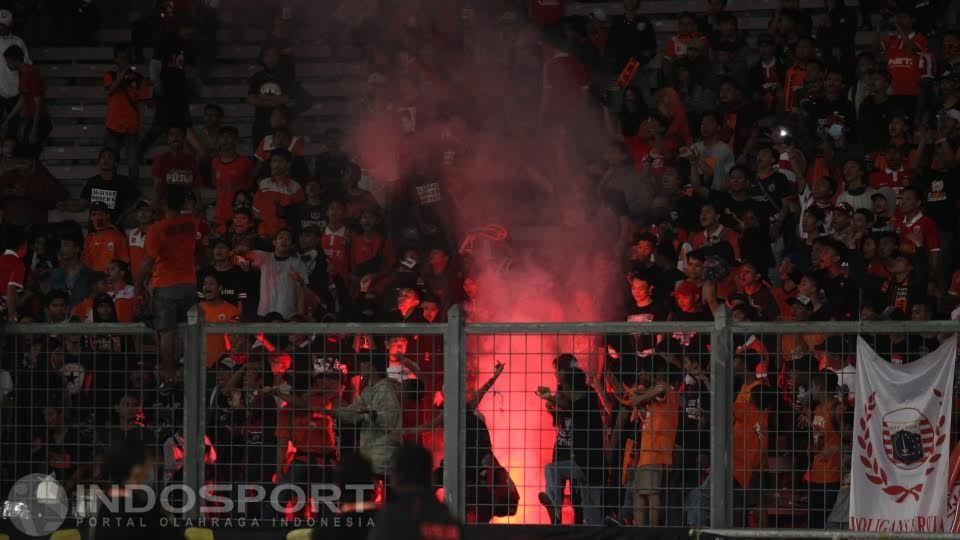 Dipastikan Persija Jakarta kembali mendapatkan denda oleh operator GTS. Copyright: &copy; Herry Ibrahim/Indosport